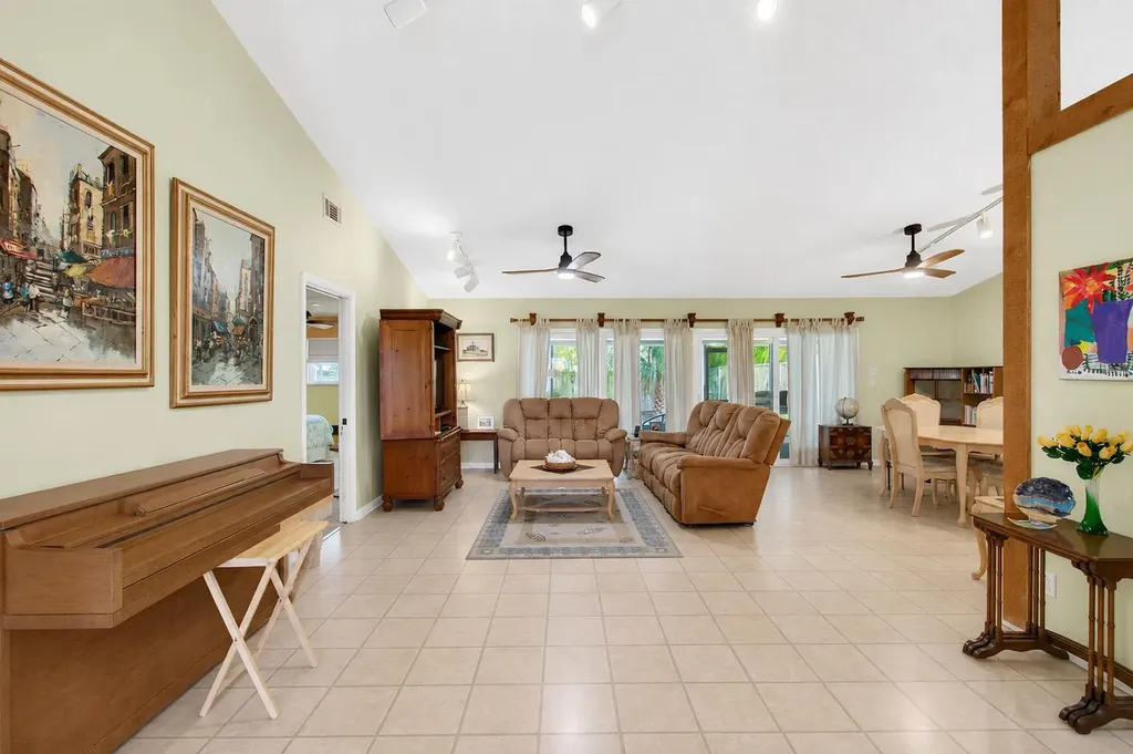 2400 SW 19th Avenue Boynton Beach FL 33426