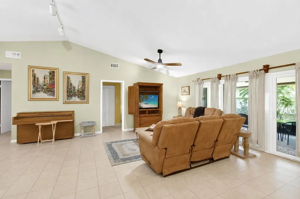 2400 SW 19th Avenue Boynton Beach FL 33426