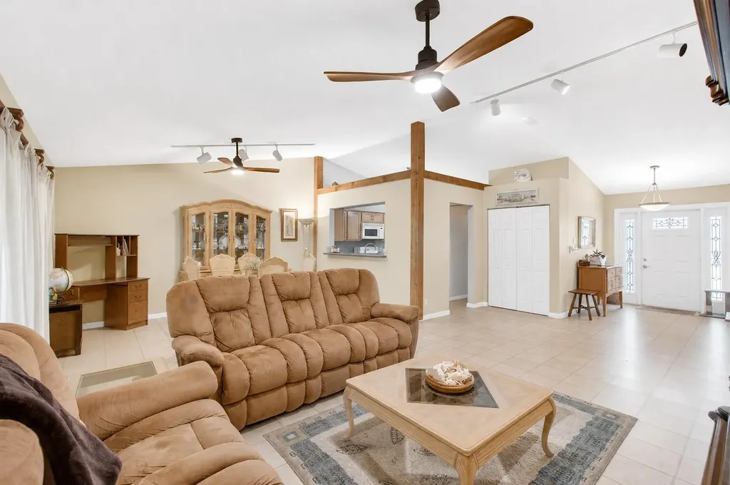 2400 SW 19th Avenue Boynton Beach FL 33426