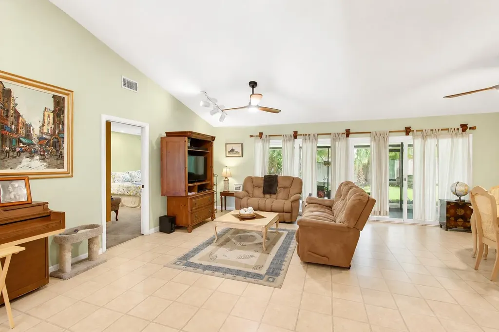 2400 SW 19th Avenue Boynton Beach FL 33426