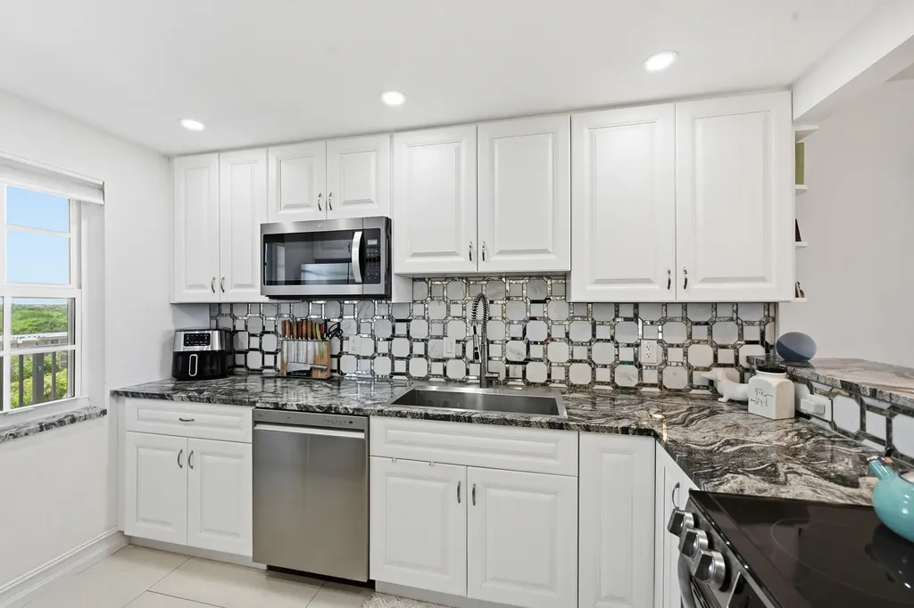 4015 W Palm Aire Drive Pompano Beach FL 33069