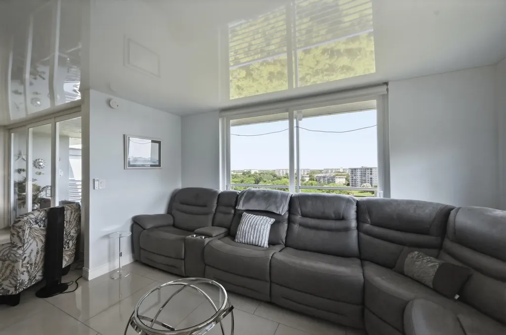 4015 W Palm Aire Drive Pompano Beach FL 33069
