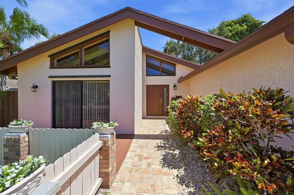 21540 Kapok Circle Boca Raton FL 33433