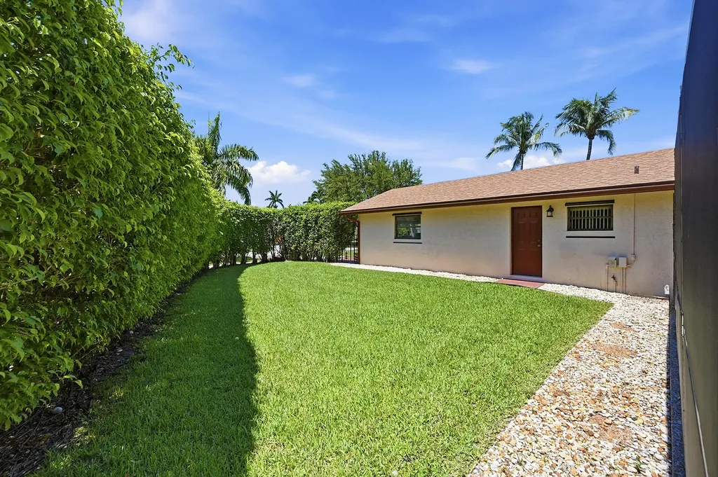 21540 Kapok Circle Boca Raton FL 33433