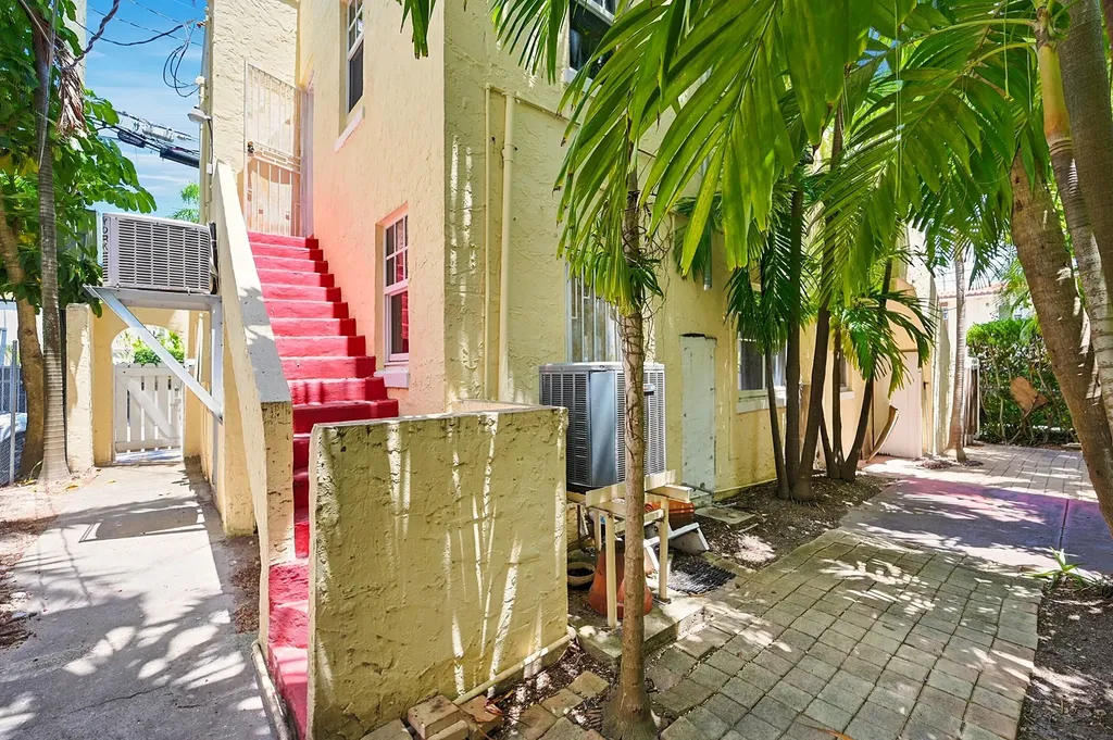 927 4th Street Miami Beach FL 33139