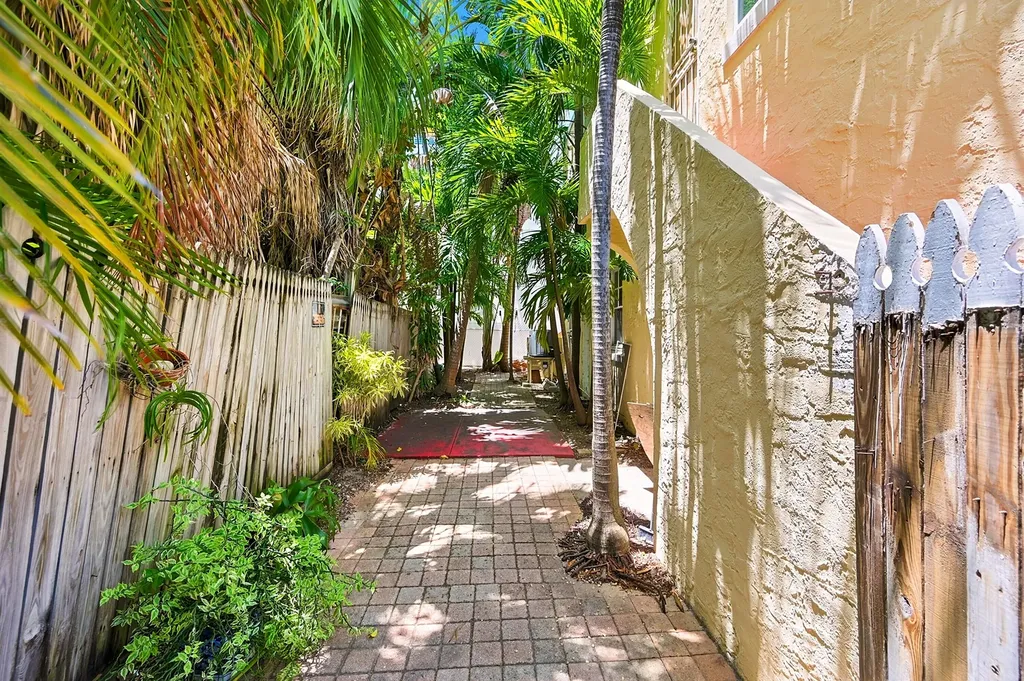 927 4th Street Miami Beach FL 33139