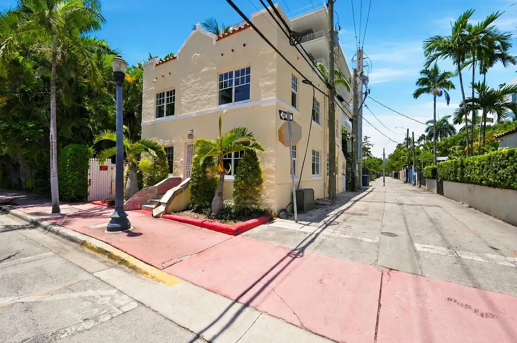 927 4th Street Miami Beach FL 33139