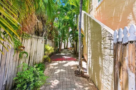 927 4th Street Miami Beach FL 33139