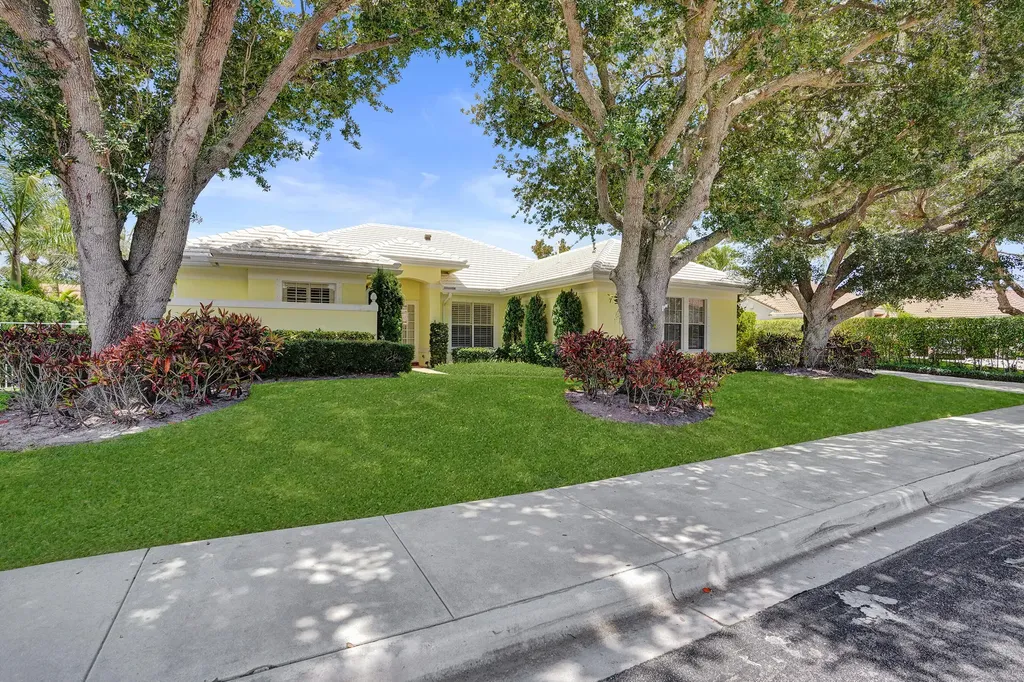 2760 Tecumseh Drive West Palm Beach FL 33409