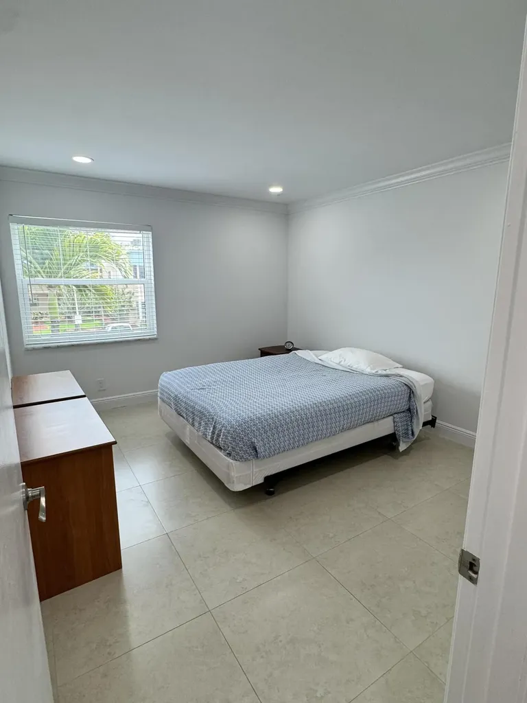 852 Flanders R S Delray Beach FL 33484