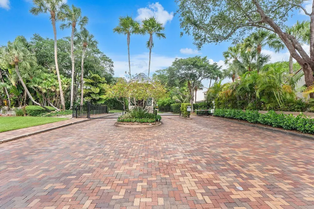 3904 Sanctuary Drive Coral Springs FL 33065