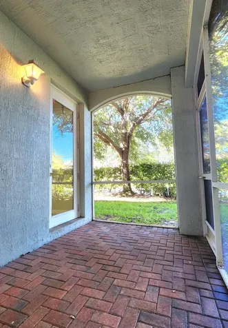 2124 Oakmont Drive Riviera Beach FL 33404