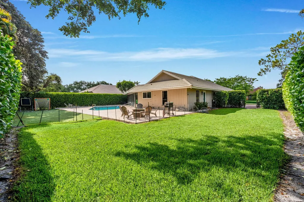2 Graemoor Terrace Palm Beach Gardens FL 33418