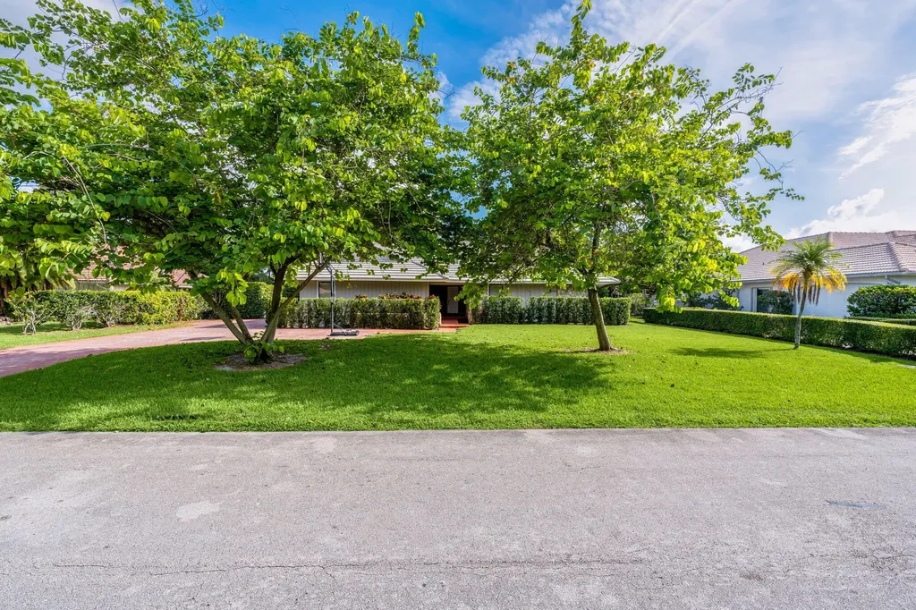 2 Graemoor Terrace Palm Beach Gardens FL 33418