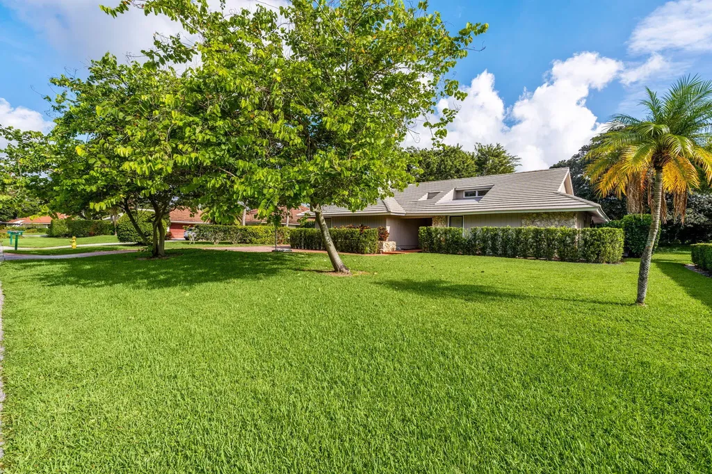 2 Graemoor Terrace Palm Beach Gardens FL 33418