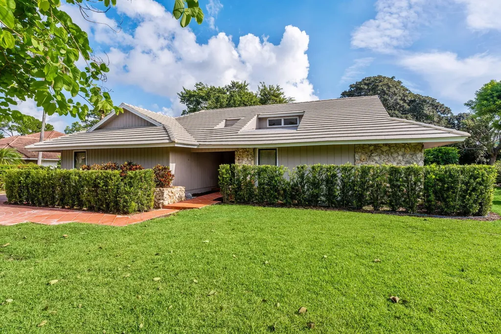 2 Graemoor Terrace Palm Beach Gardens FL 33418