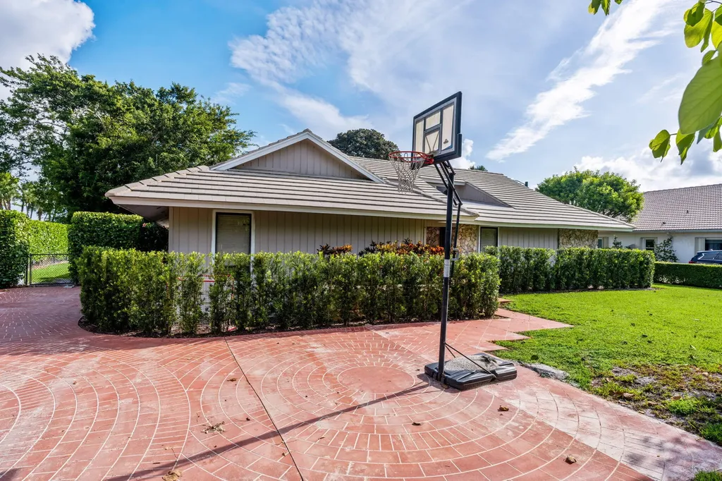 2 Graemoor Terrace Palm Beach Gardens FL 33418
