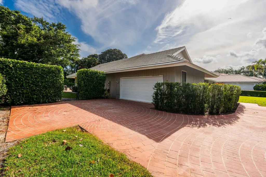 2 Graemoor Terrace Palm Beach Gardens FL 33418