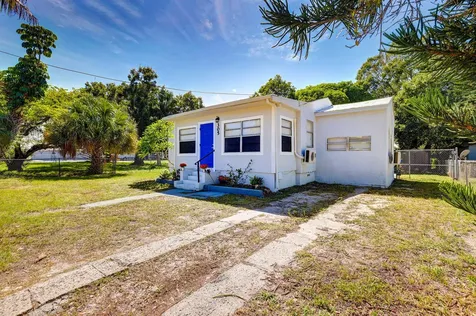 305 N 13th Street Fort Pierce FL 34950