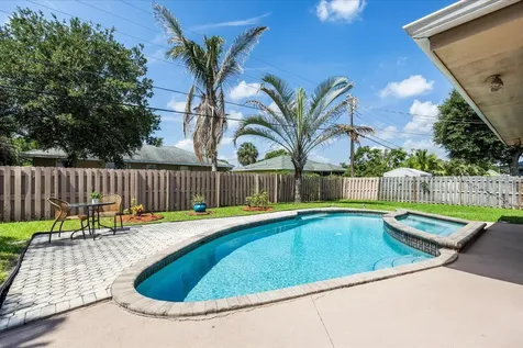 1004 NW 16th Place Stuart FL 34994