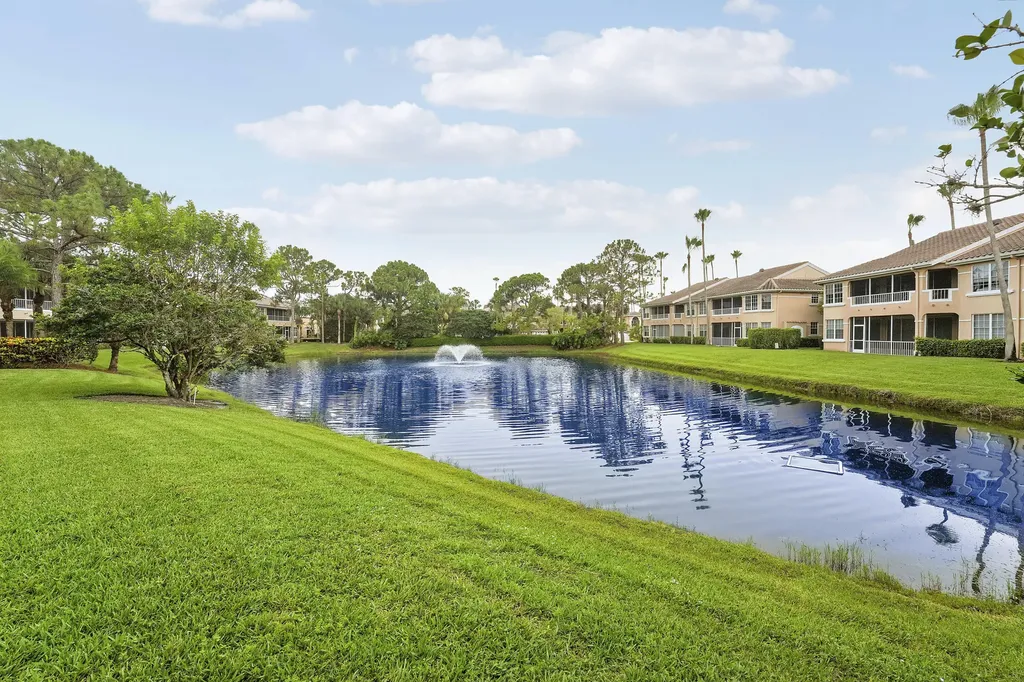 110 Legendary Circle Palm Beach Gardens FL 33418