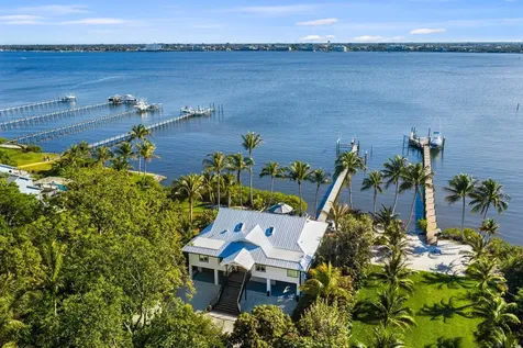 90 NW Alice Street Jensen Beach FL 34957