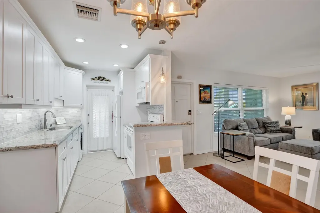 935 SE 9th Avenue Pompano Beach FL 33060