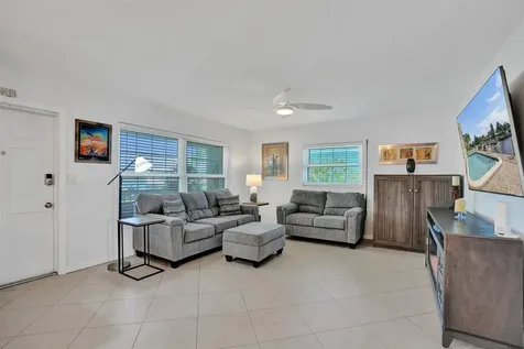 935 SE 9th Avenue Pompano Beach FL 33060