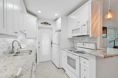 935 SE 9th Avenue Pompano Beach FL 33060