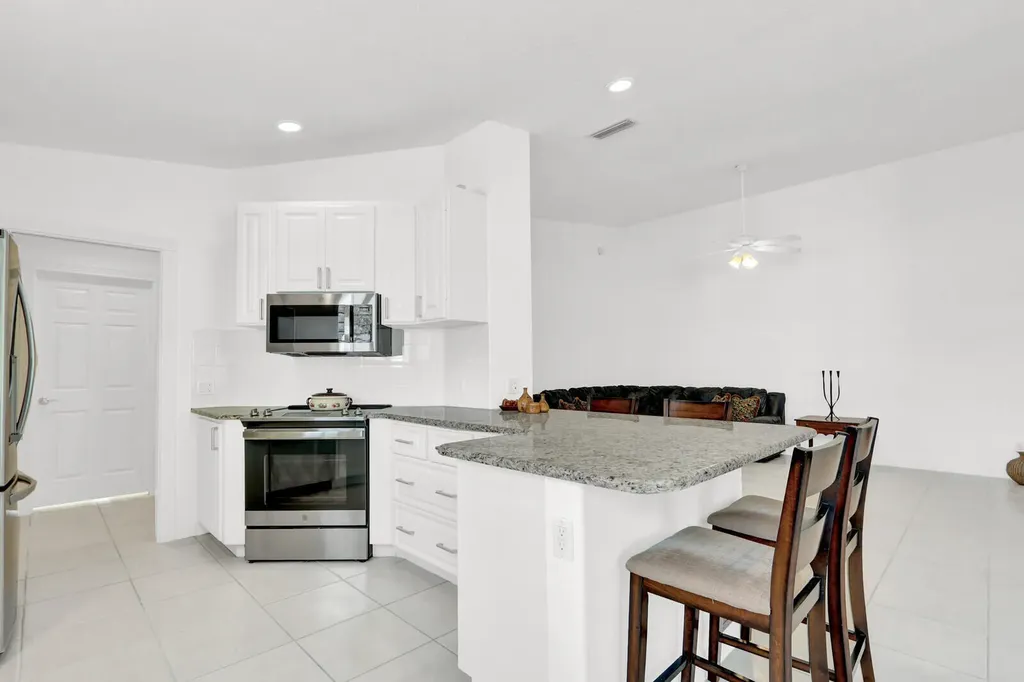 5181 Magnolia Bay Circle Palm Beach Gardens FL 33418