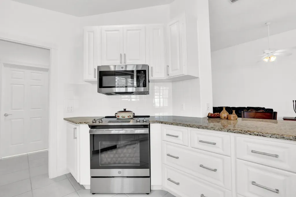 5181 Magnolia Bay Circle Palm Beach Gardens FL 33418