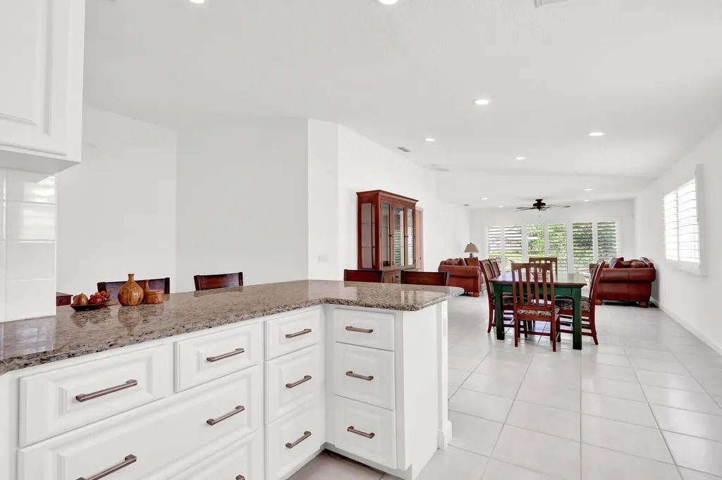 5181 Magnolia Bay Circle Palm Beach Gardens FL 33418