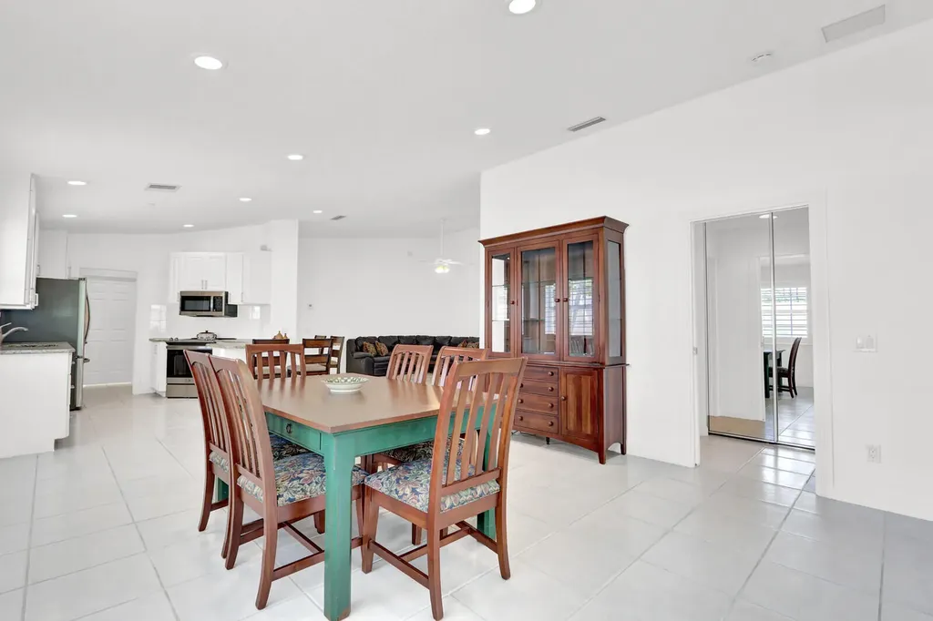 5181 Magnolia Bay Circle Palm Beach Gardens FL 33418