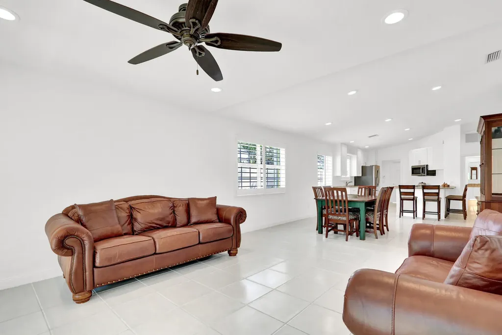 5181 Magnolia Bay Circle Palm Beach Gardens FL 33418