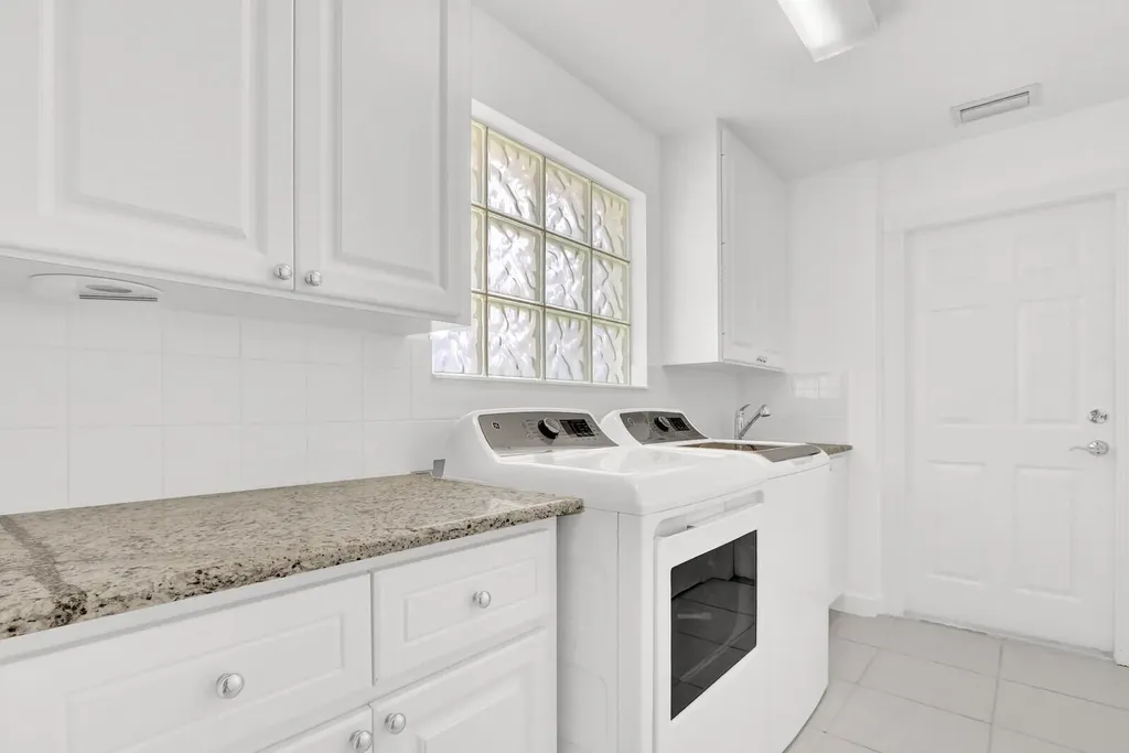 5181 Magnolia Bay Circle Palm Beach Gardens FL 33418