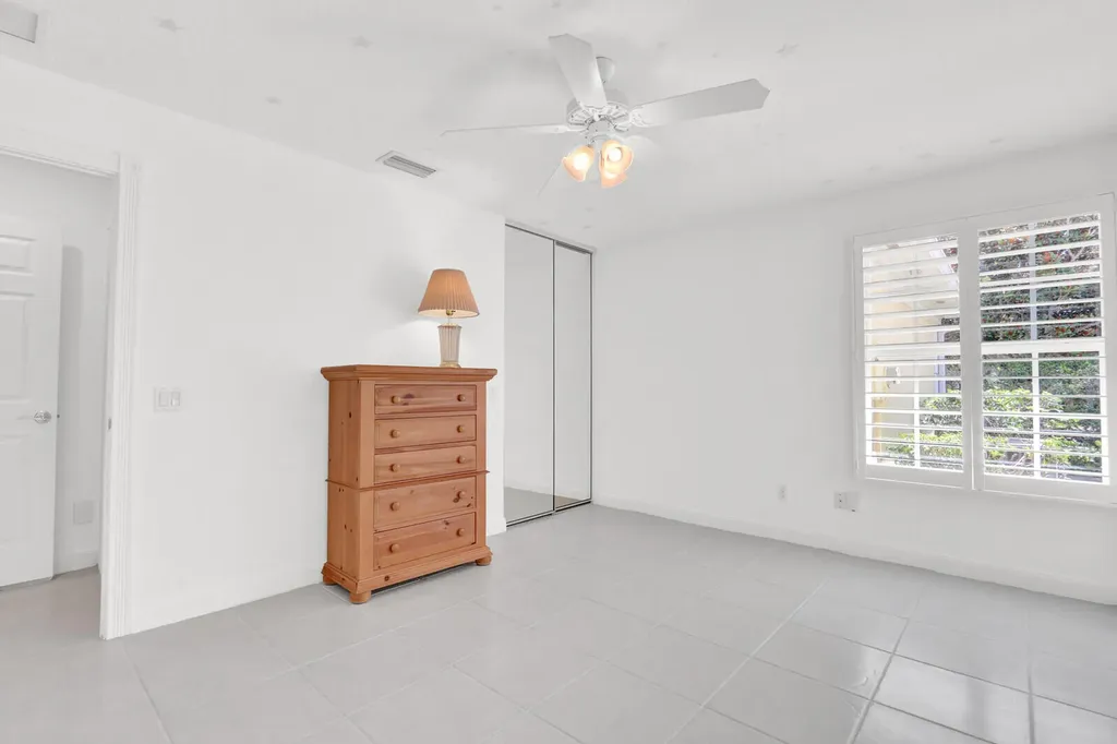5181 Magnolia Bay Circle Palm Beach Gardens FL 33418