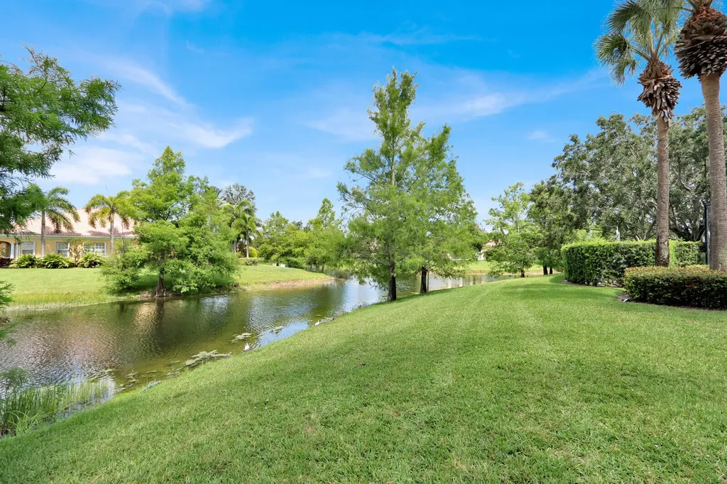5181 Magnolia Bay Circle Palm Beach Gardens FL 33418