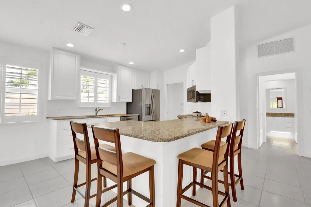 5181 Magnolia Bay Circle Palm Beach Gardens FL 33418