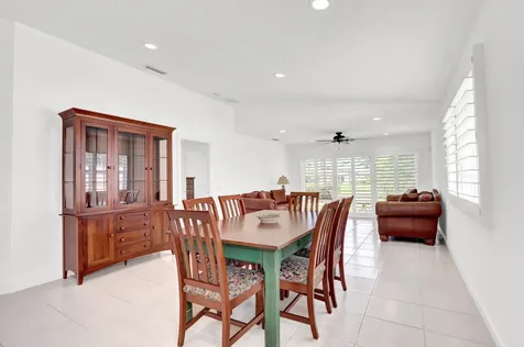 5181 Magnolia Bay Circle Palm Beach Gardens FL 33418