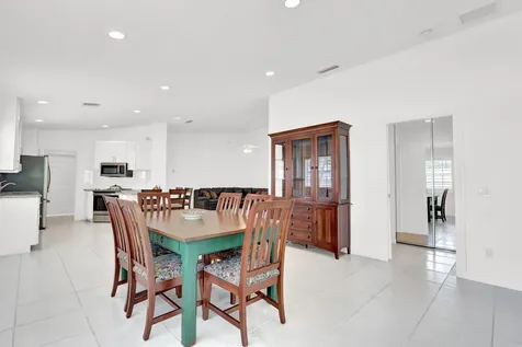 5181 Magnolia Bay Circle Palm Beach Gardens FL 33418