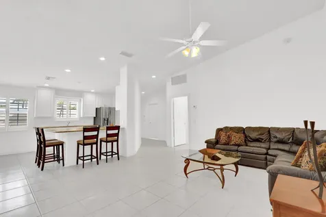 5181 Magnolia Bay Circle Palm Beach Gardens FL 33418