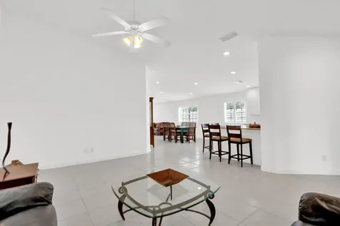 5181 Magnolia Bay Circle Palm Beach Gardens FL 33418