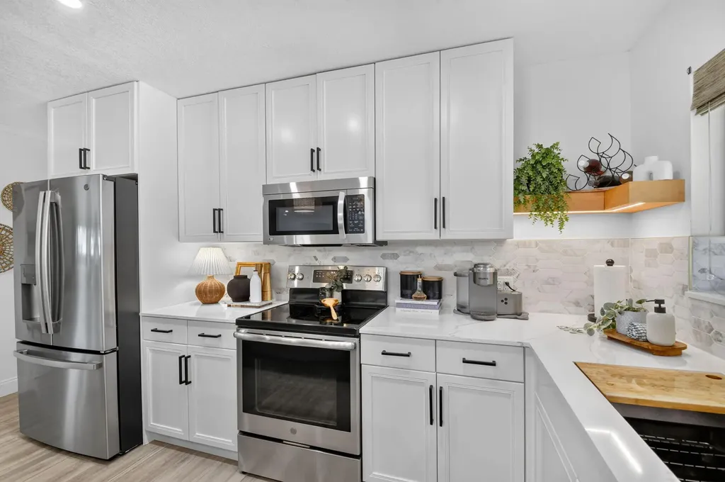 110 W Coconut Drive Lake Worth FL 33467