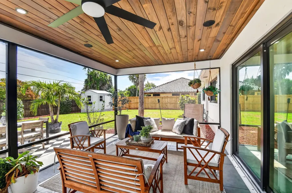 110 W Coconut Drive Lake Worth FL 33467