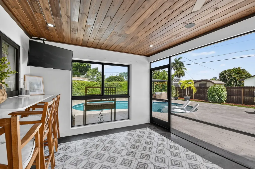 110 W Coconut Drive Lake Worth FL 33467