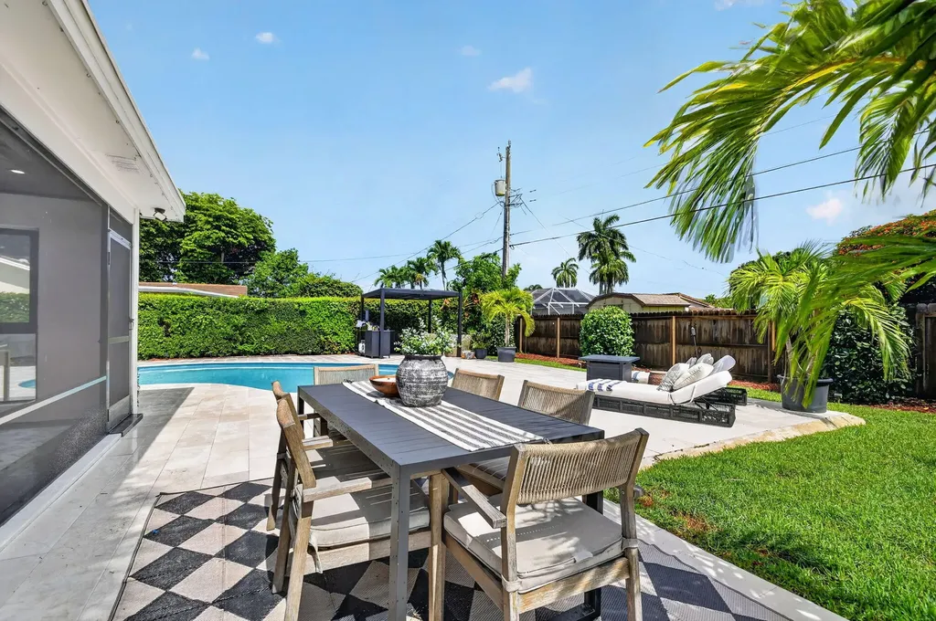 110 W Coconut Drive Lake Worth FL 33467