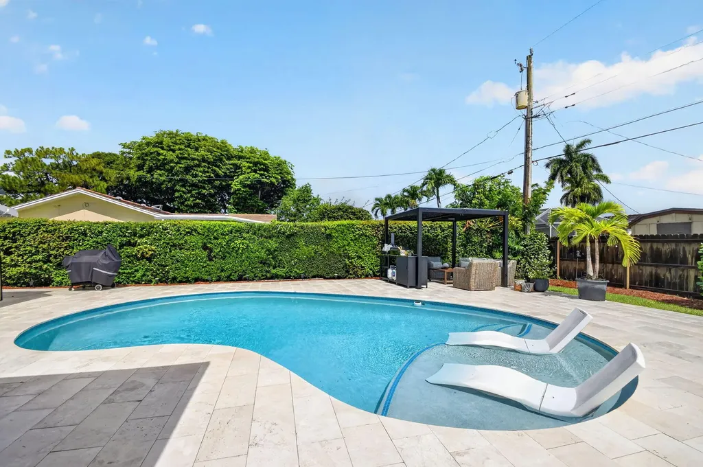 110 W Coconut Drive Lake Worth FL 33467