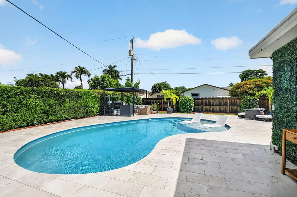110 W Coconut Drive Lake Worth FL 33467