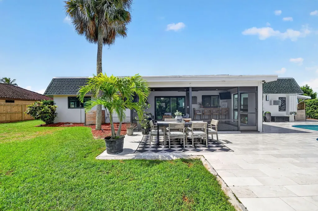 110 W Coconut Drive Lake Worth FL 33467