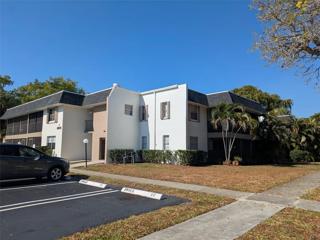 2810 Riverside Drive Coral Springs FL 33065
